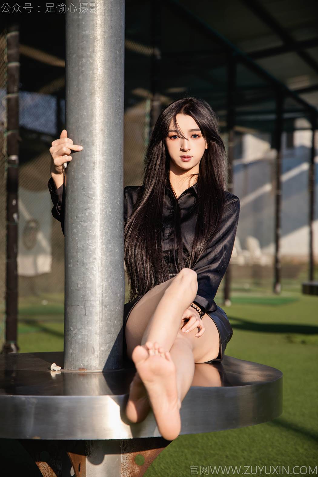 图片[71]-足愉心 NO.020 云悦（搭配：黑色衬衫、皮裙、高跟鞋、裸足）[100P] – 速更版-美库