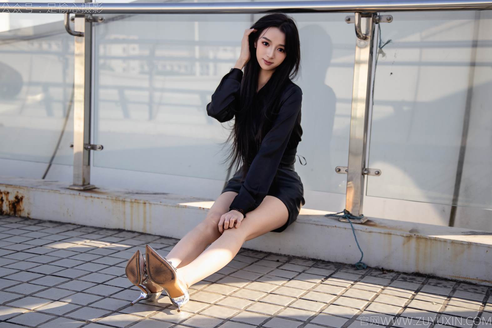 图片[77]-足愉心 NO.020 云悦（搭配：黑色衬衫、皮裙、高跟鞋、裸足）[100P] – 速更版-美库
