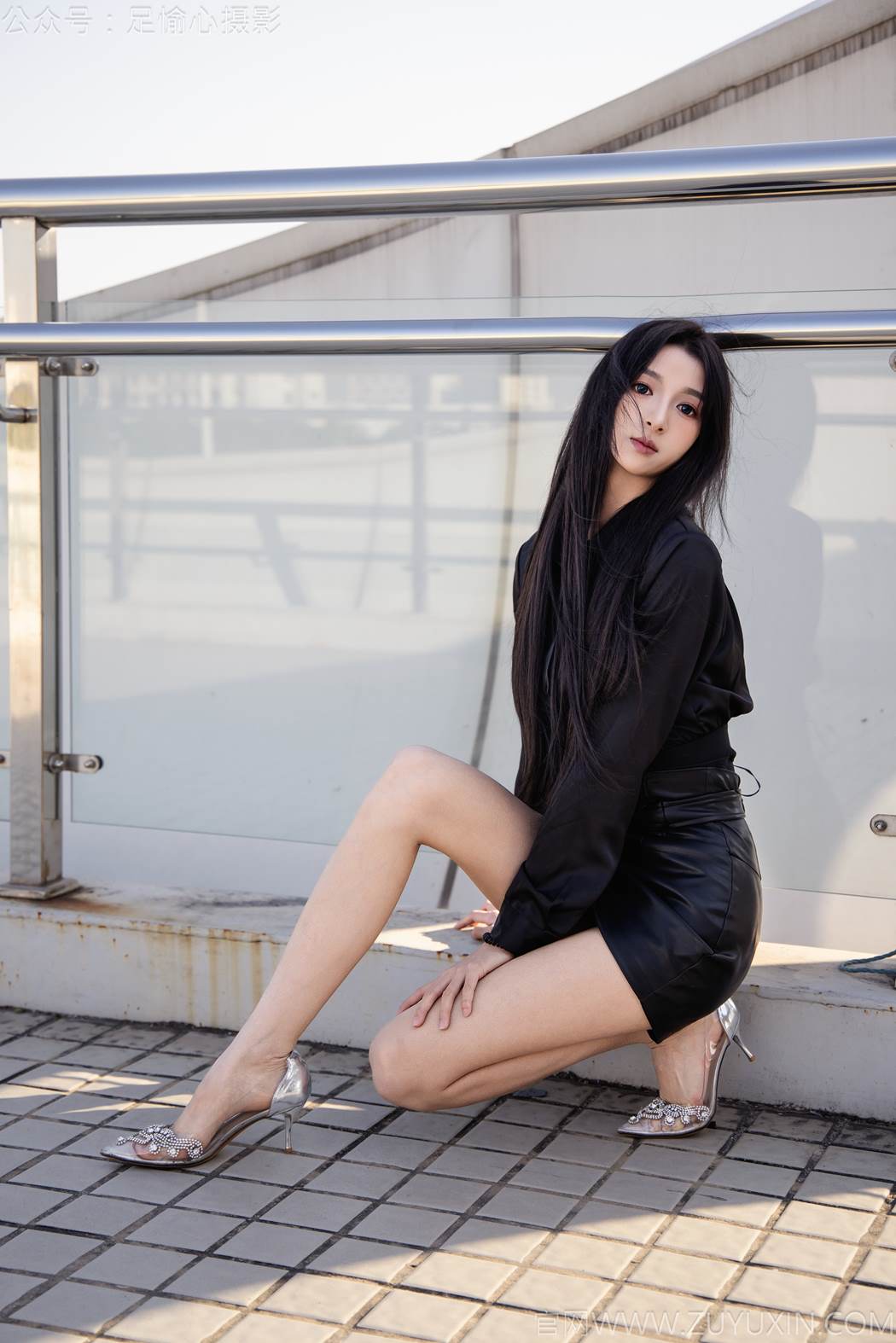 图片[78]-足愉心 NO.020 云悦（搭配：黑色衬衫、皮裙、高跟鞋、裸足）[100P] – 速更版-美库