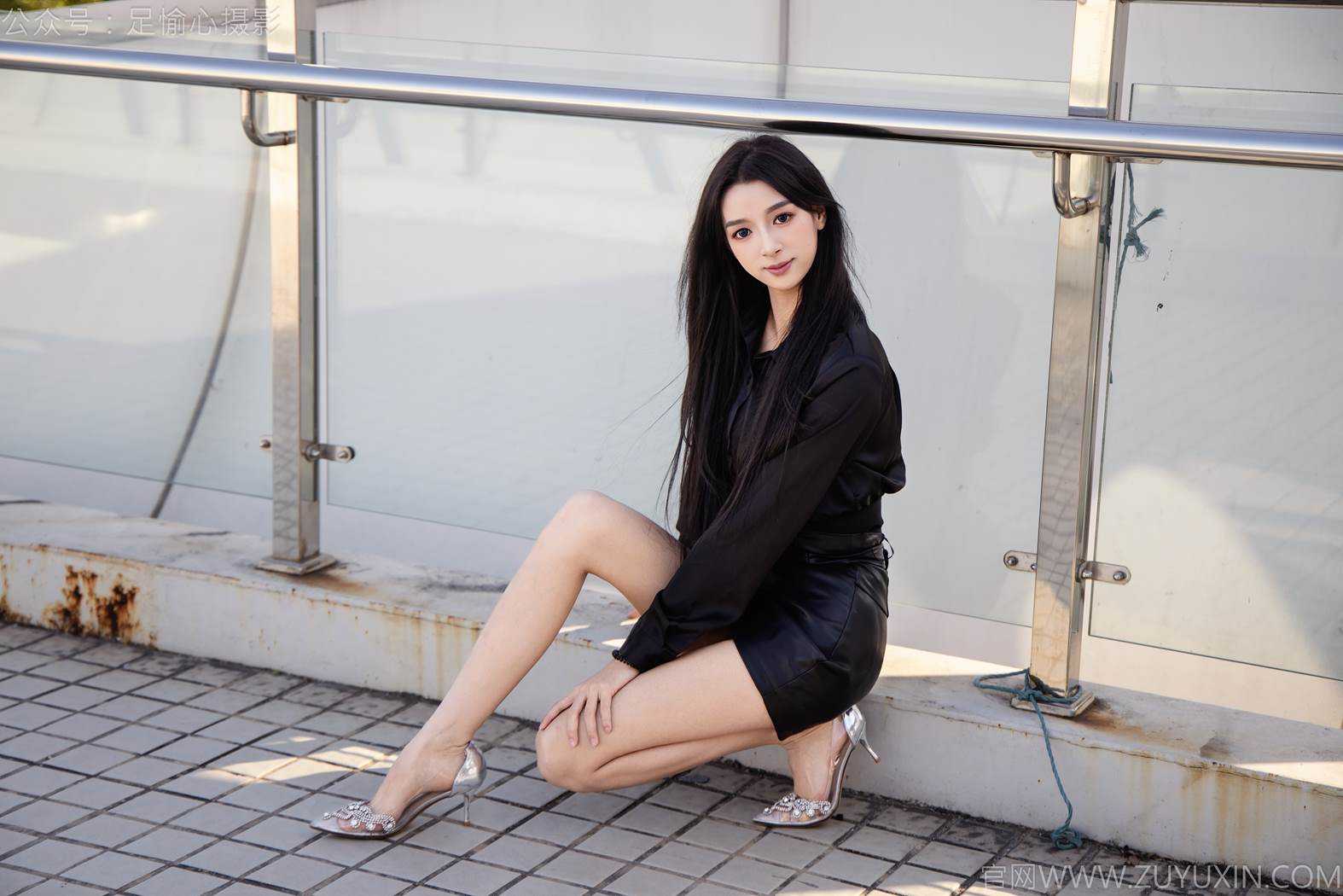 图片[83]-足愉心 NO.020 云悦（搭配：黑色衬衫、皮裙、高跟鞋、裸足）[100P] – 速更版-美库