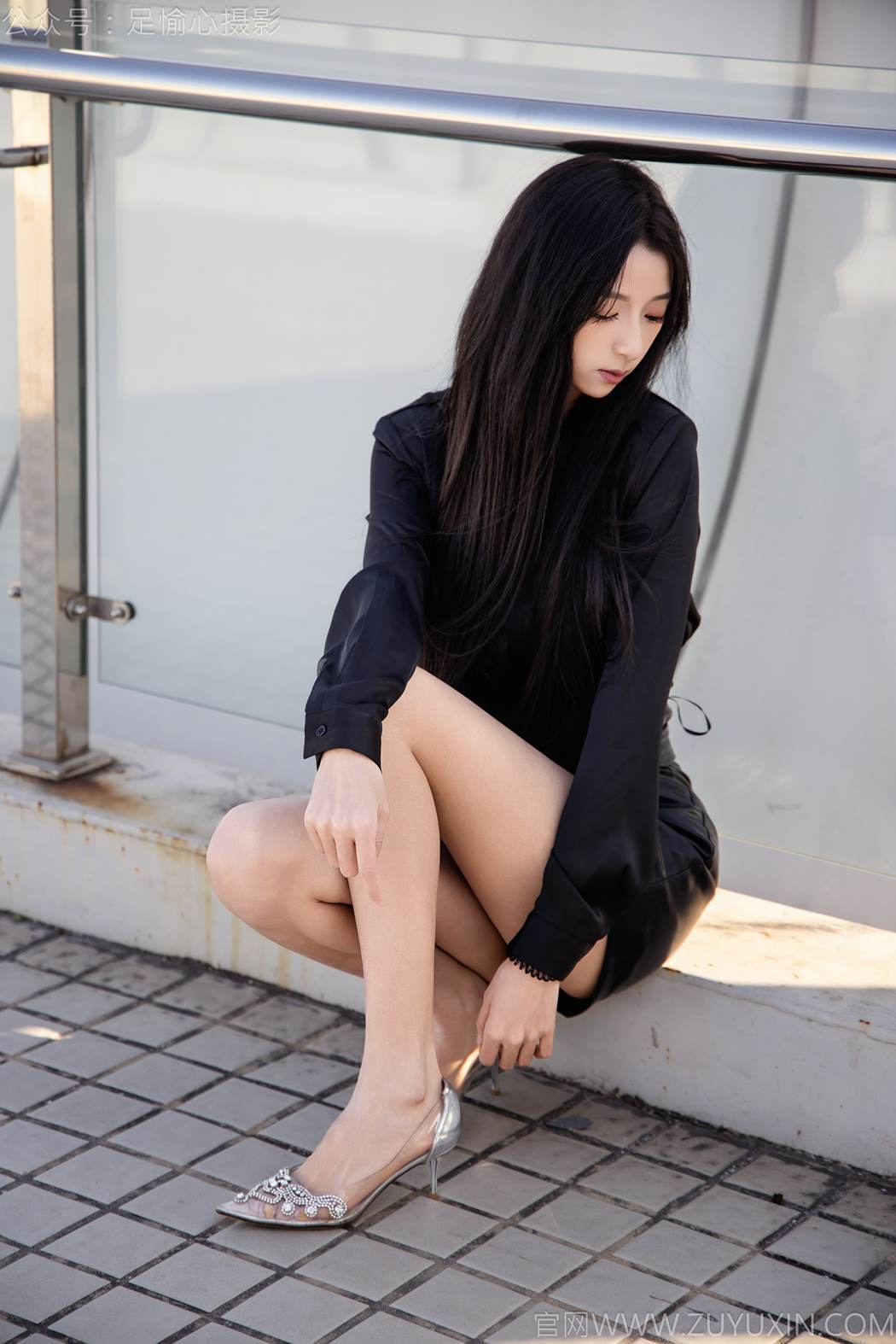 图片[86]-足愉心 NO.020 云悦（搭配：黑色衬衫、皮裙、高跟鞋、裸足）[100P] – 速更版-美库