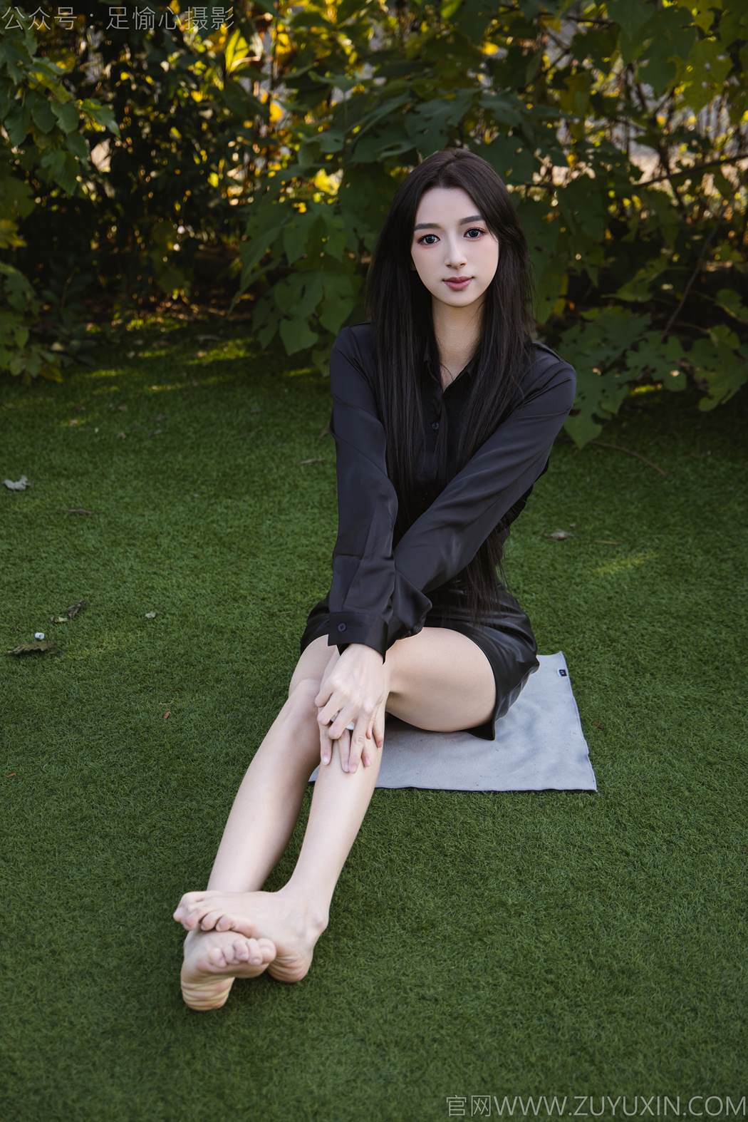 图片[95]-足愉心 NO.020 云悦（搭配：黑色衬衫、皮裙、高跟鞋、裸足）[100P] – 速更版-美库