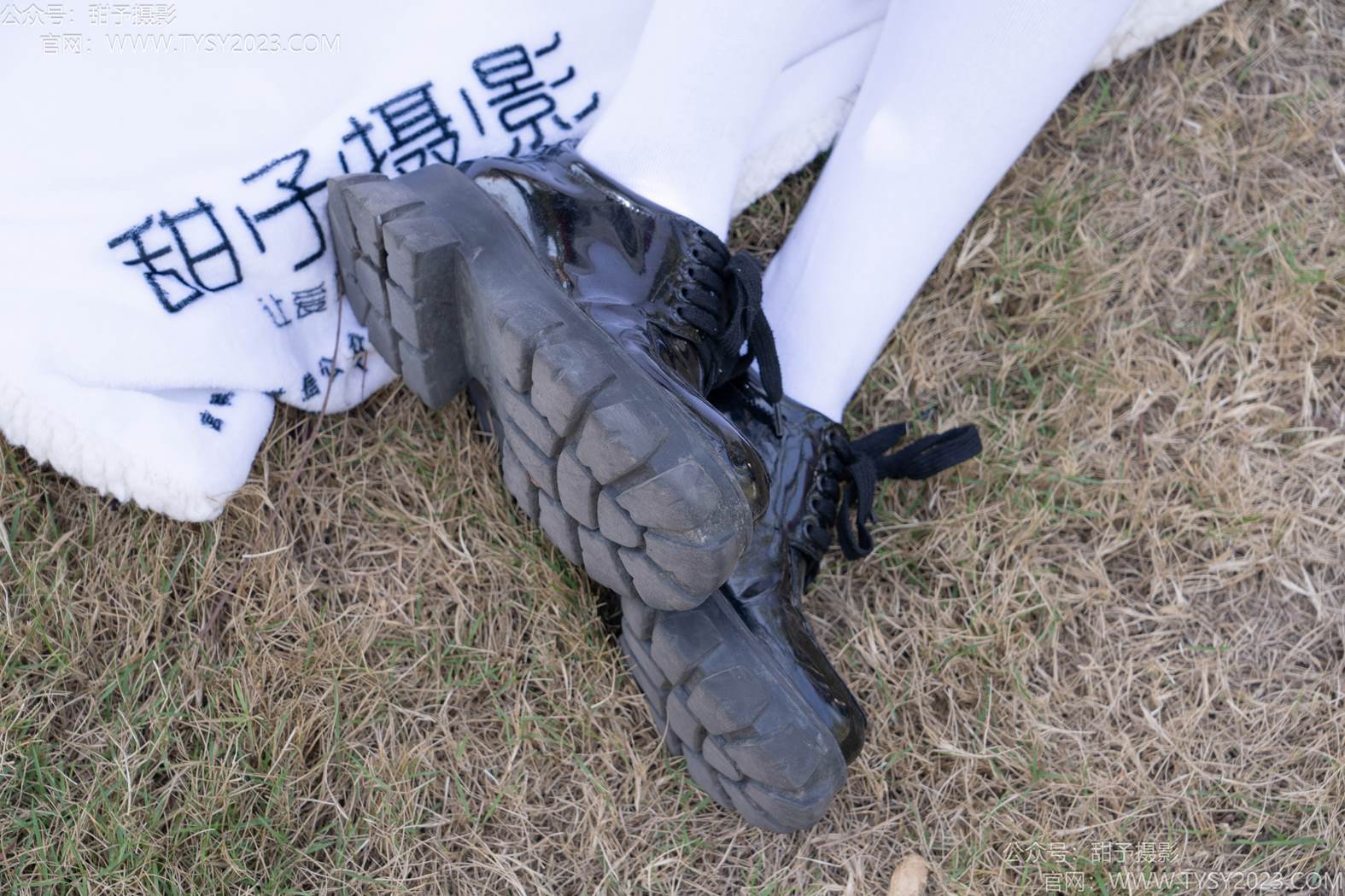 图片[11]-甜予摄影 NO.197 小甜桃-皮鞋、大腿袜、裸足[111P] – 速更版-美库