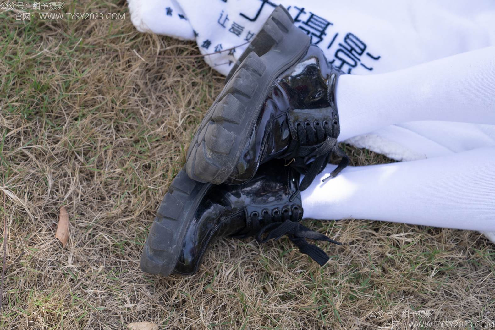 图片[13]-甜予摄影 NO.197 小甜桃-皮鞋、大腿袜、裸足[111P] – 速更版-美库