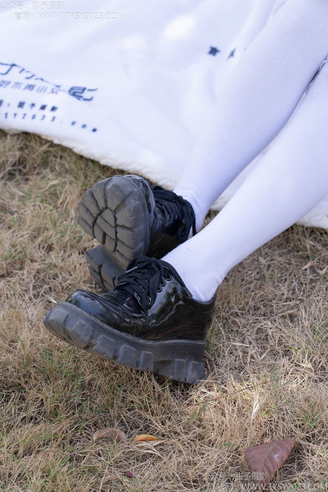 图片[15]-甜予摄影 NO.197 小甜桃-皮鞋、大腿袜、裸足[111P] – 速更版-美库