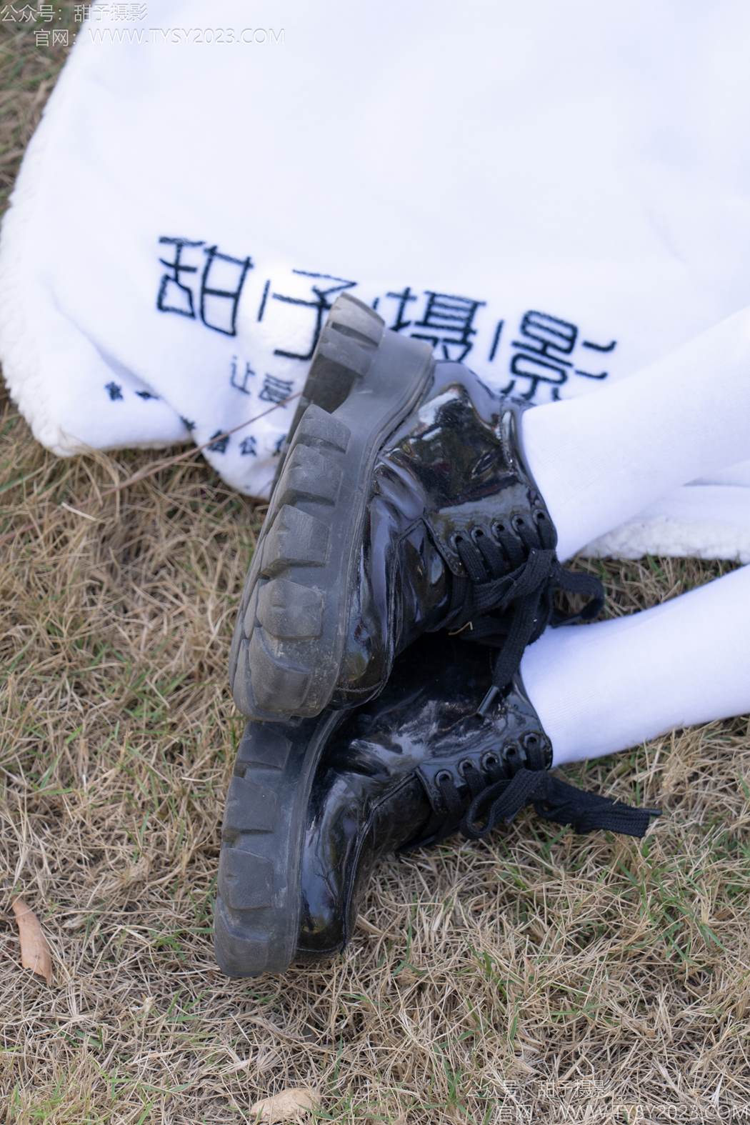 图片[20]-甜予摄影 NO.197 小甜桃-皮鞋、大腿袜、裸足[111P] – 速更版-美库