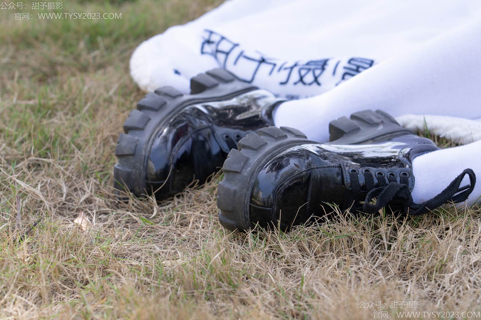 图片[23]-甜予摄影 NO.197 小甜桃-皮鞋、大腿袜、裸足[111P] – 速更版-美库