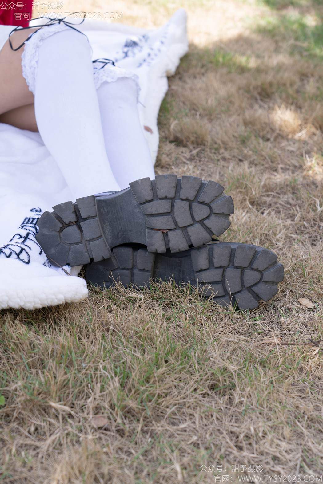 图片[24]-甜予摄影 NO.197 小甜桃-皮鞋、大腿袜、裸足[111P] – 速更版-美库