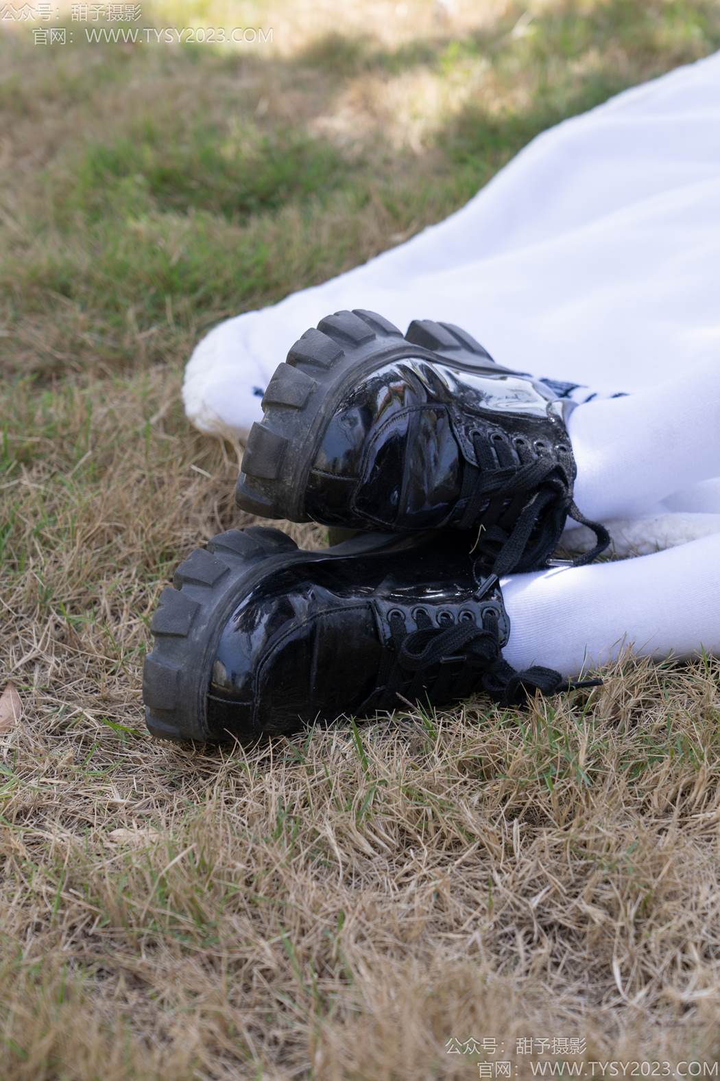 图片[25]-甜予摄影 NO.197 小甜桃-皮鞋、大腿袜、裸足[111P] – 速更版-美库