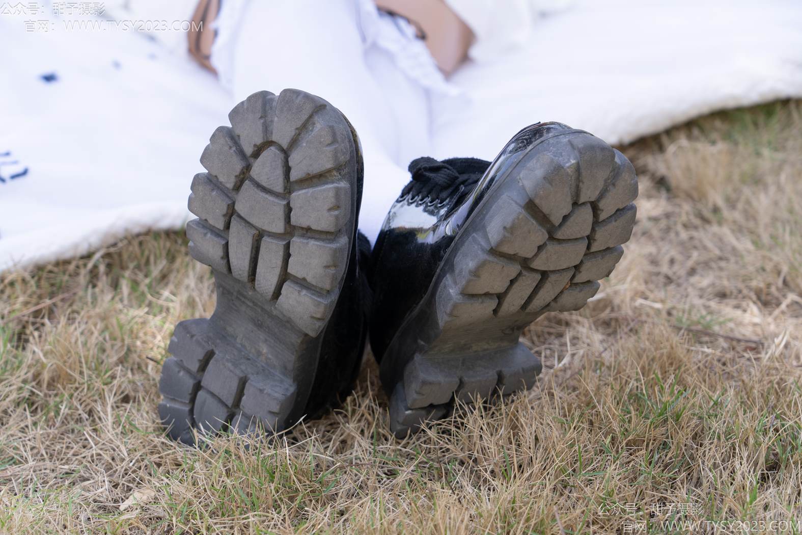 图片[26]-甜予摄影 NO.197 小甜桃-皮鞋、大腿袜、裸足[111P] – 速更版-美库