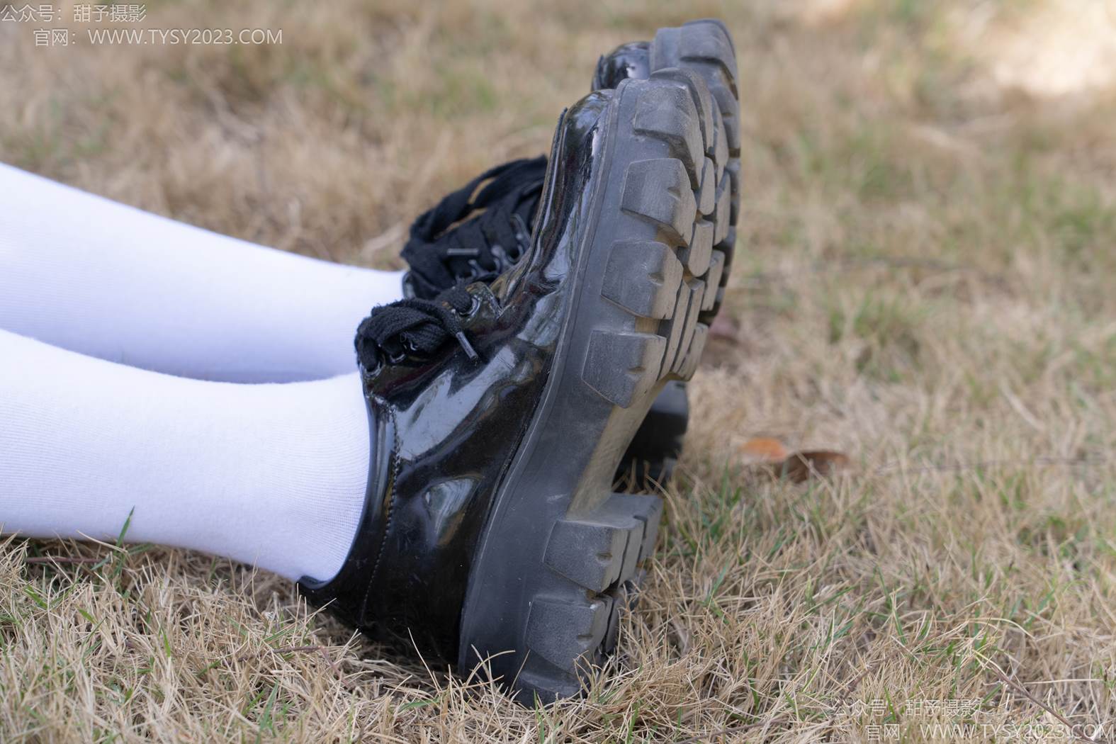 图片[33]-甜予摄影 NO.197 小甜桃-皮鞋、大腿袜、裸足[111P] – 速更版-美库