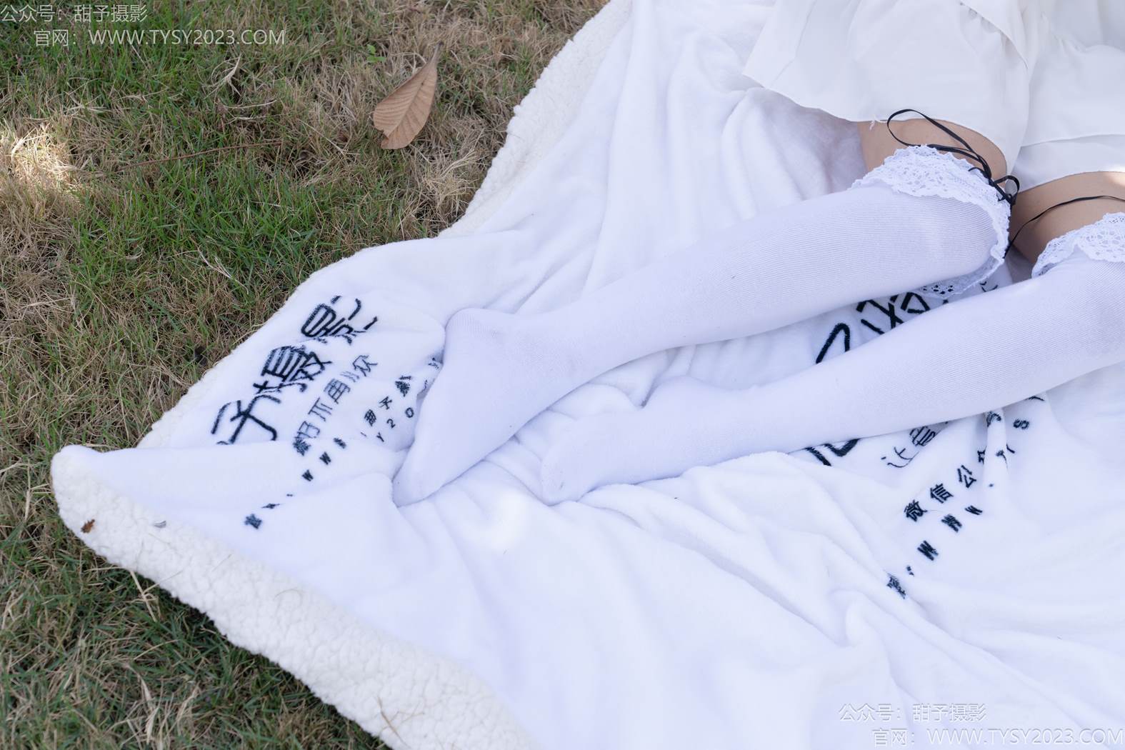 图片[34]-甜予摄影 NO.197 小甜桃-皮鞋、大腿袜、裸足[111P] – 速更版-美库