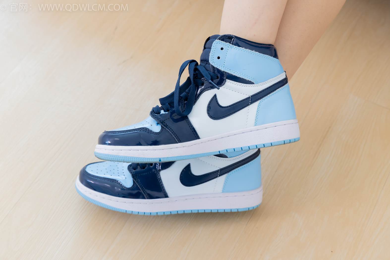 图片[25]-物恋传媒 NO.2423 嘟嘟-JK制服、板鞋、白色蕾丝船袜、裸足[126P] – 速更版-美库