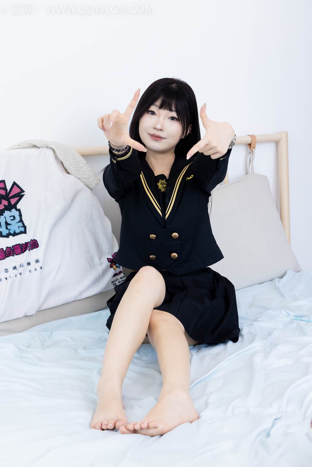 图片[40]-物恋传媒 NO.2423 嘟嘟-JK制服、板鞋、白色蕾丝船袜、裸足[126P] – 速更版-美库