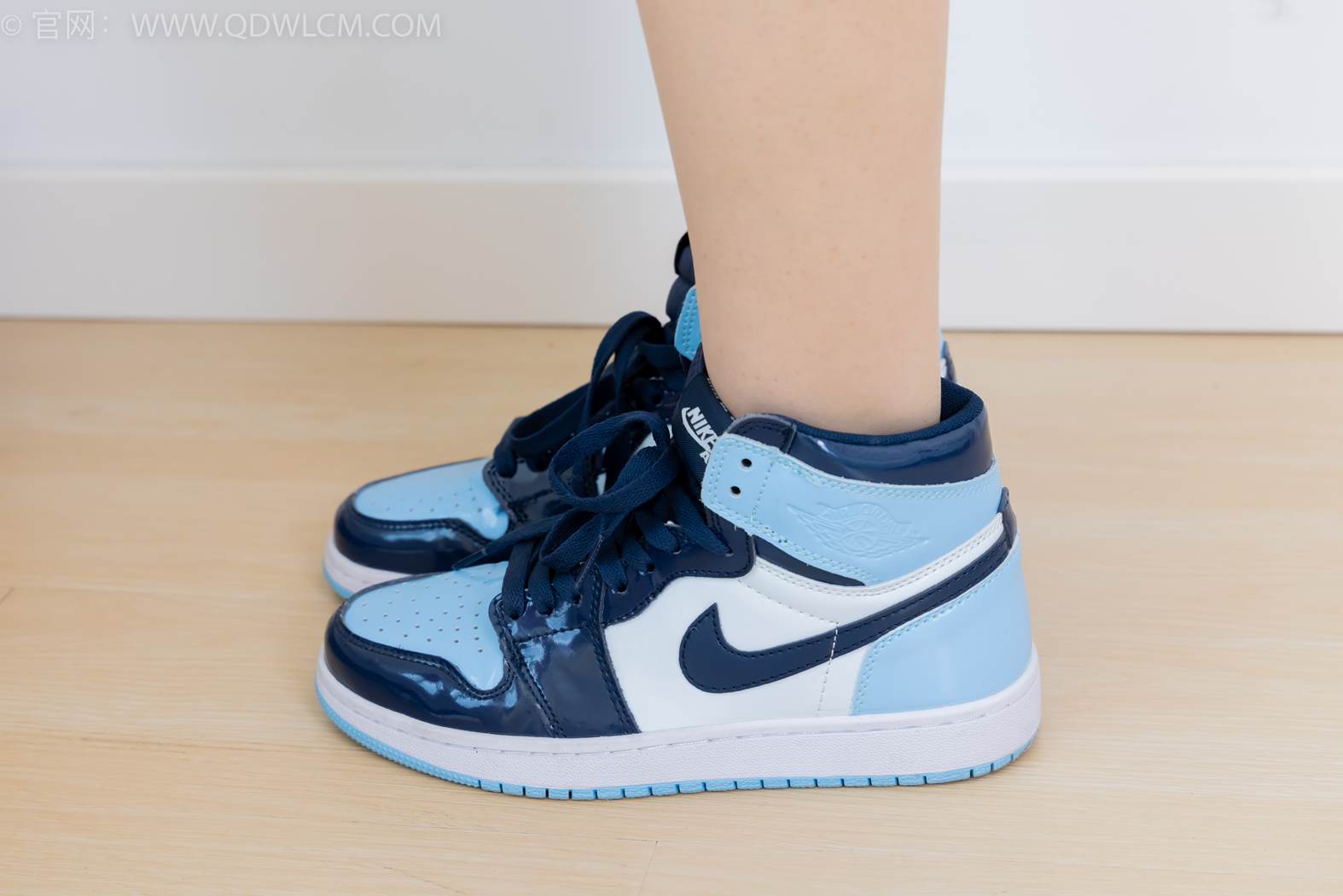 图片[50]-物恋传媒 NO.2423 嘟嘟-JK制服、板鞋、白色蕾丝船袜、裸足[126P] – 速更版-美库