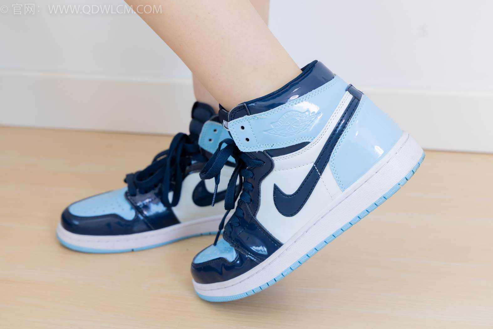 图片[57]-物恋传媒 NO.2423 嘟嘟-JK制服、板鞋、白色蕾丝船袜、裸足[126P] – 速更版-美库