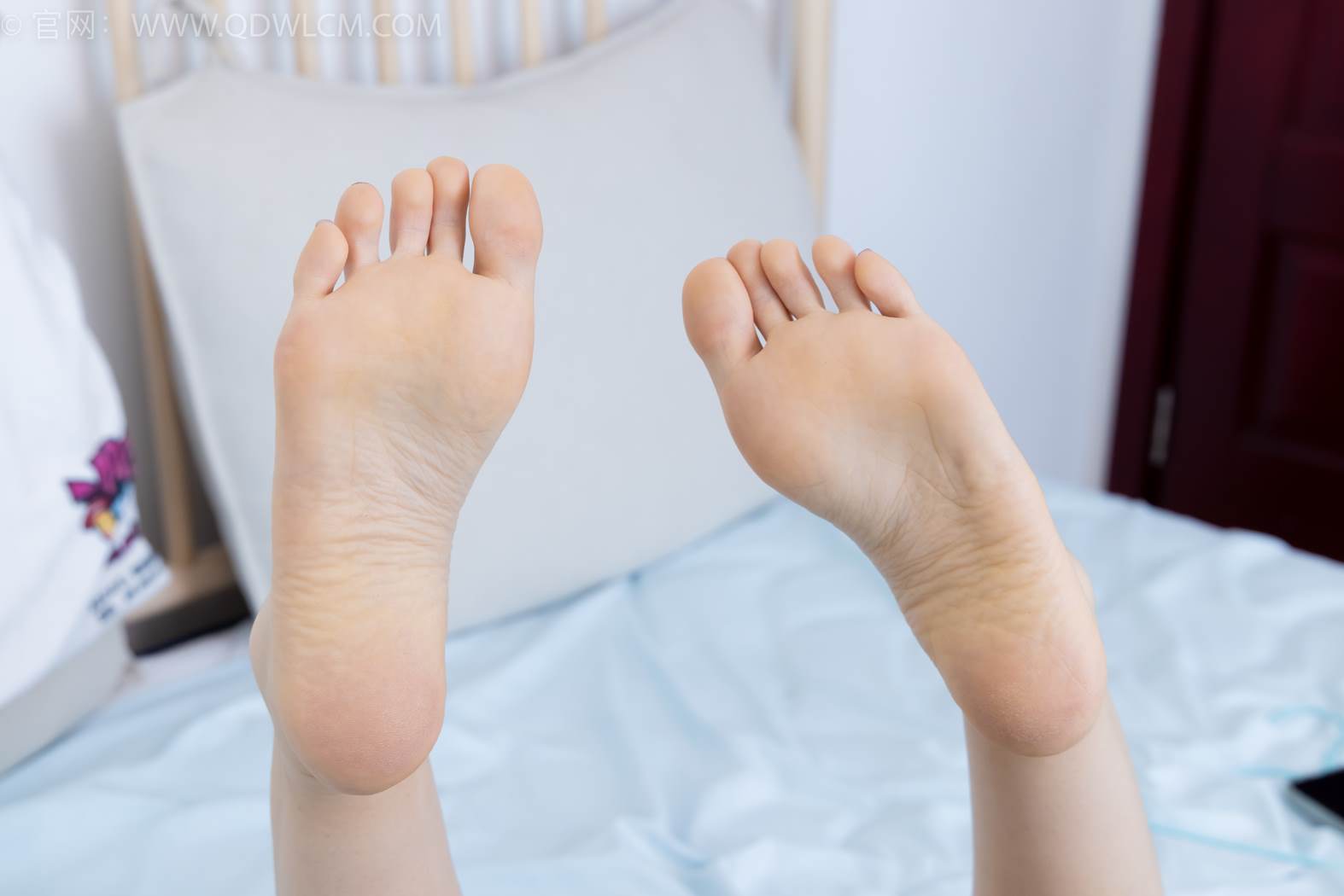 图片[89]-物恋传媒 NO.2423 嘟嘟-JK制服、板鞋、白色蕾丝船袜、裸足[126P] – 速更版-美库