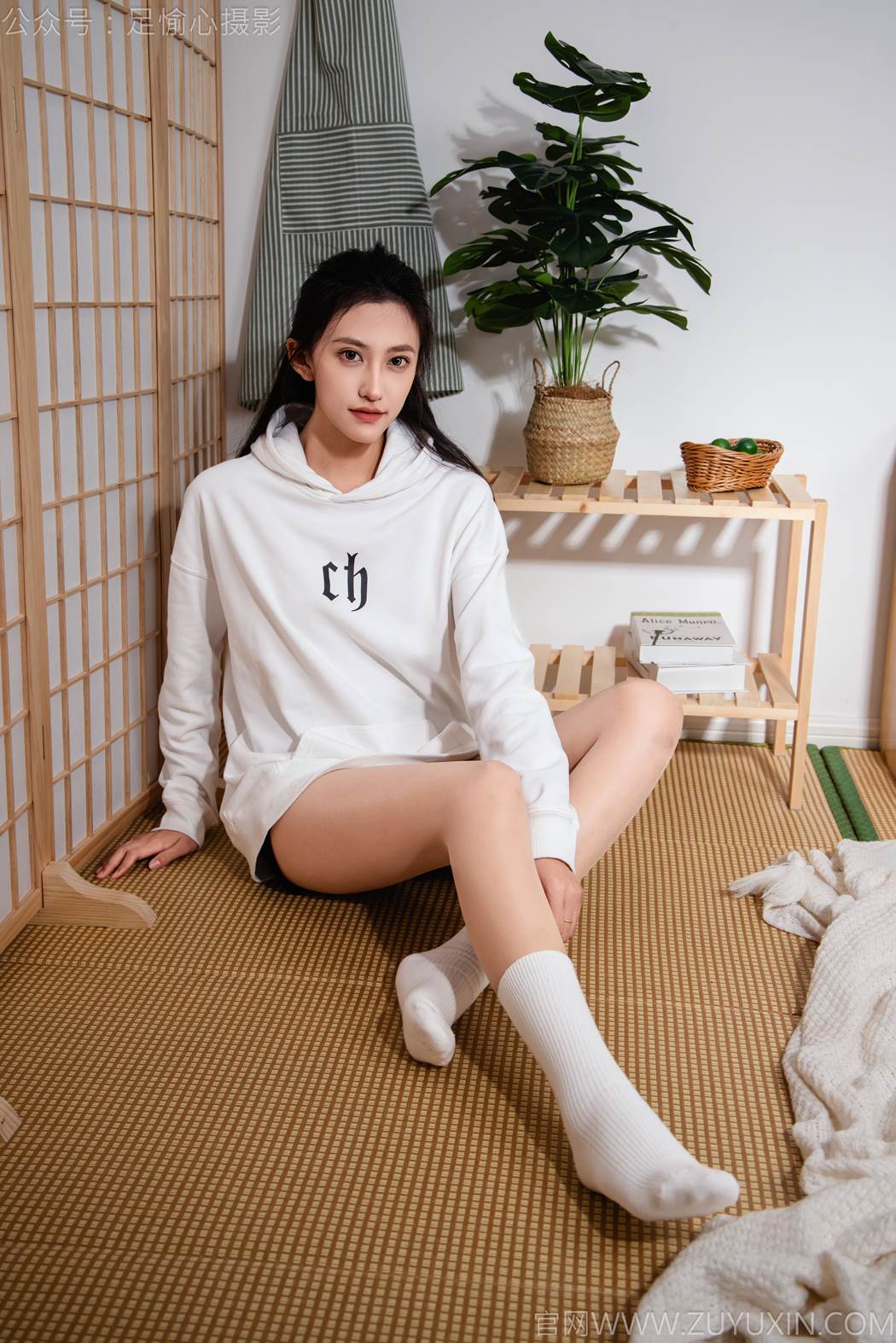 图片[12]-足愉心 NO.022 可乐（搭配：白色卫衣、黑色打底裤、运动鞋、肉丝色袜、白色长筒棉袜）[98P] – 速更版-美库