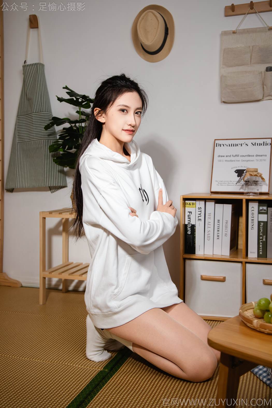 图片[28]-足愉心 NO.022 可乐（搭配：白色卫衣、黑色打底裤、运动鞋、肉丝色袜、白色长筒棉袜）[98P] – 速更版-美库