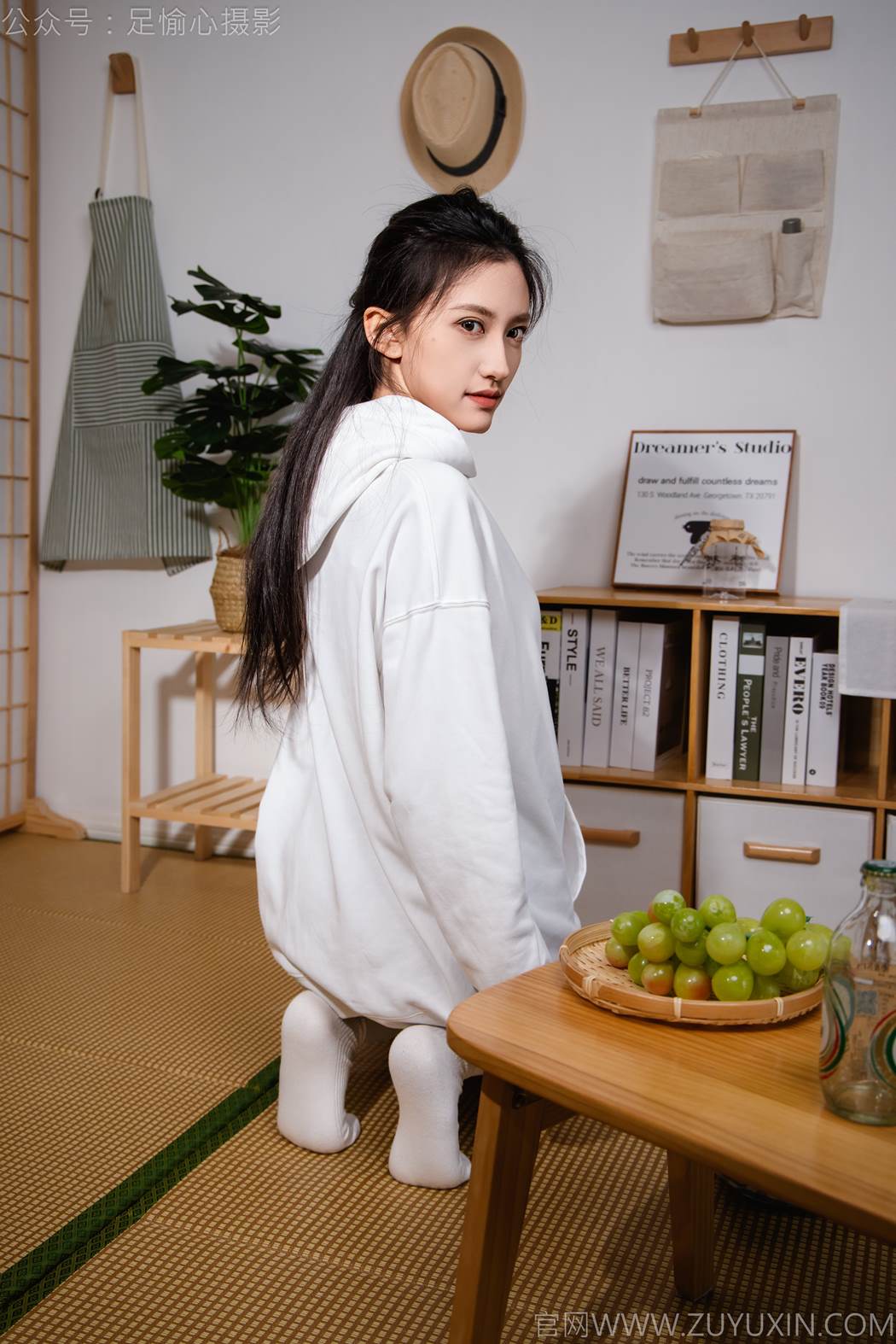 图片[30]-足愉心 NO.022 可乐（搭配：白色卫衣、黑色打底裤、运动鞋、肉丝色袜、白色长筒棉袜）[98P] – 速更版-美库