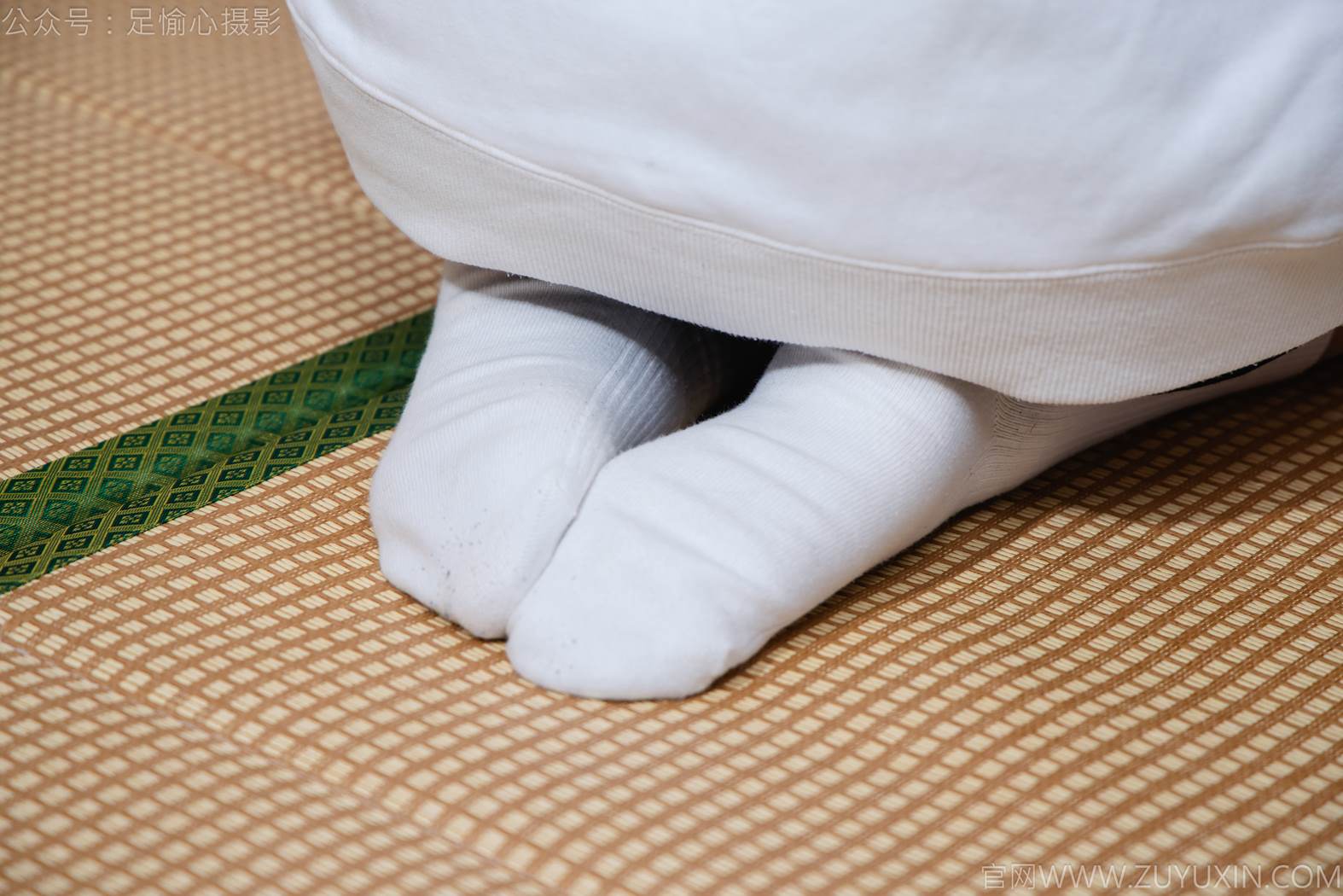 图片[32]-足愉心 NO.022 可乐（搭配：白色卫衣、黑色打底裤、运动鞋、肉丝色袜、白色长筒棉袜）[98P] – 速更版-美库