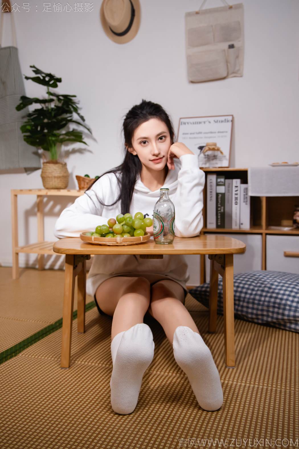 图片[34]-足愉心 NO.022 可乐（搭配：白色卫衣、黑色打底裤、运动鞋、肉丝色袜、白色长筒棉袜）[98P] – 速更版-美库