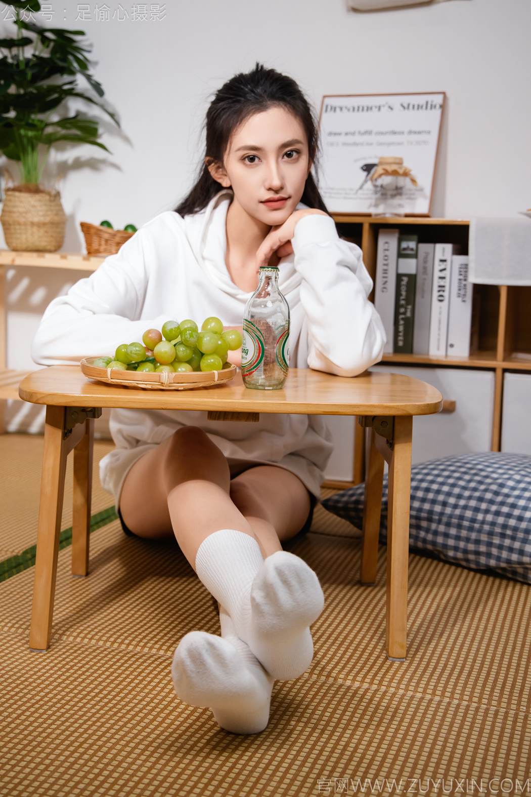 图片[37]-足愉心 NO.022 可乐（搭配：白色卫衣、黑色打底裤、运动鞋、肉丝色袜、白色长筒棉袜）[98P] – 速更版-美库