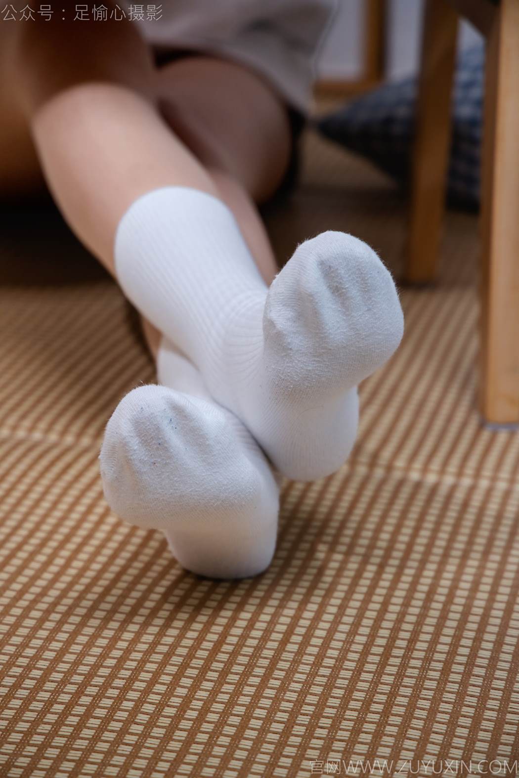 图片[38]-足愉心 NO.022 可乐（搭配：白色卫衣、黑色打底裤、运动鞋、肉丝色袜、白色长筒棉袜）[98P] – 速更版-美库