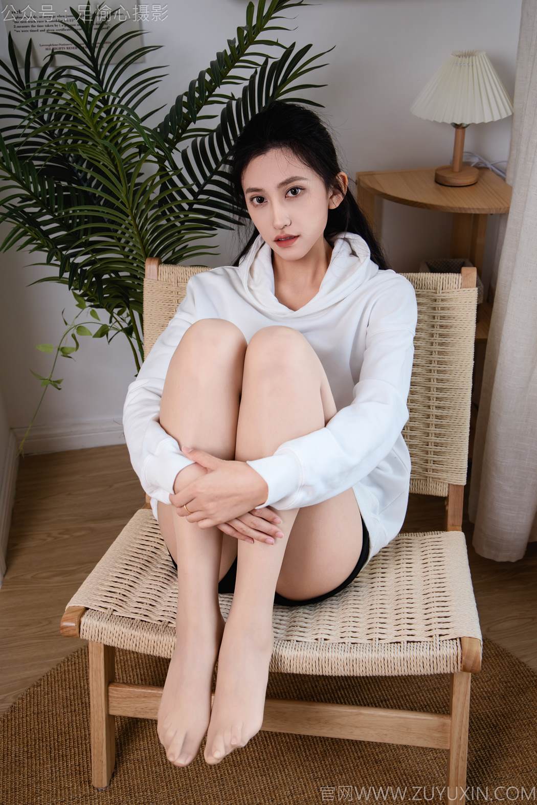 图片[44]-足愉心 NO.022 可乐（搭配：白色卫衣、黑色打底裤、运动鞋、肉丝色袜、白色长筒棉袜）[98P] – 速更版-美库