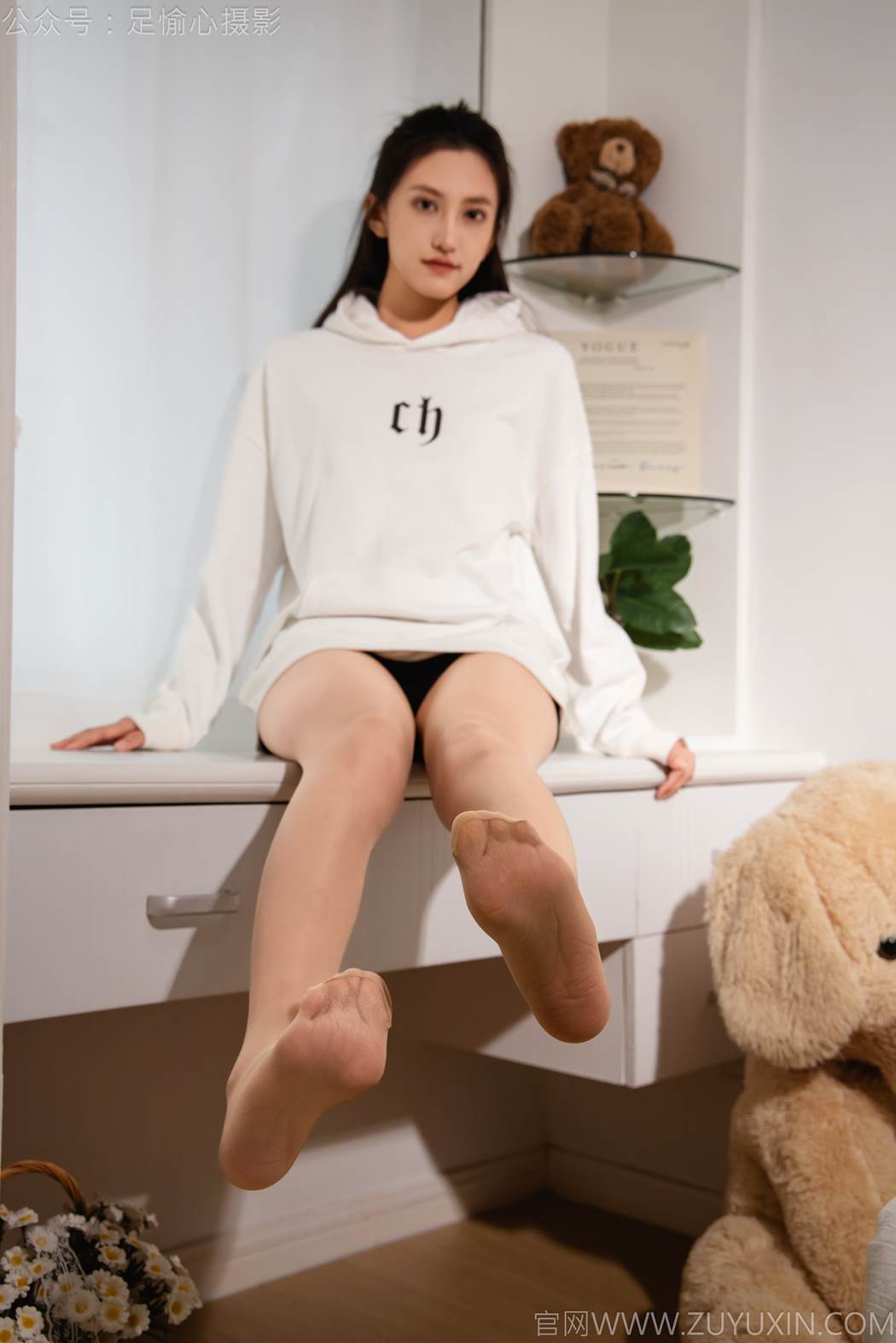 图片[64]-足愉心 NO.022 可乐（搭配：白色卫衣、黑色打底裤、运动鞋、肉丝色袜、白色长筒棉袜）[98P] – 速更版-美库