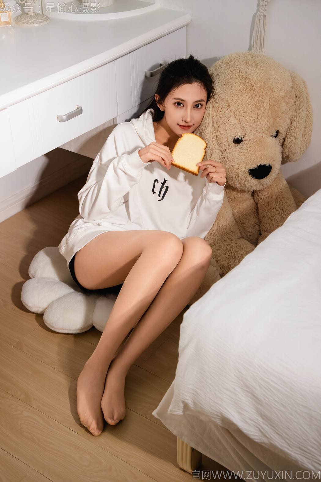 图片[73]-足愉心 NO.022 可乐（搭配：白色卫衣、黑色打底裤、运动鞋、肉丝色袜、白色长筒棉袜）[98P] – 速更版-美库