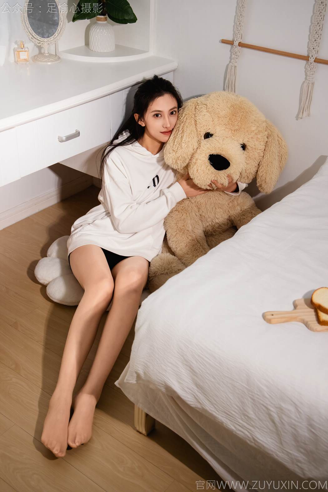 图片[75]-足愉心 NO.022 可乐（搭配：白色卫衣、黑色打底裤、运动鞋、肉丝色袜、白色长筒棉袜）[98P] – 速更版-美库