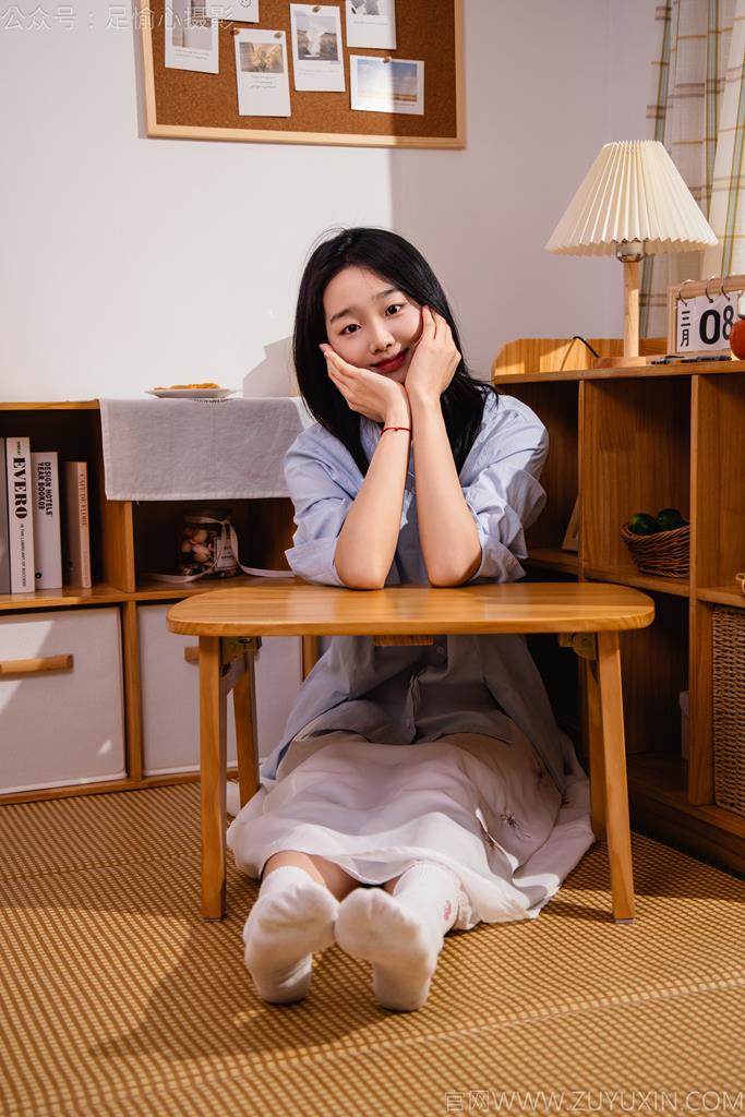 图片[13]-足愉心 NO.023 奶芙（搭配：蓝色衬衫、白色长裙、帆布鞋、白色棉袜、裸足）[110P] – 速更版-美库