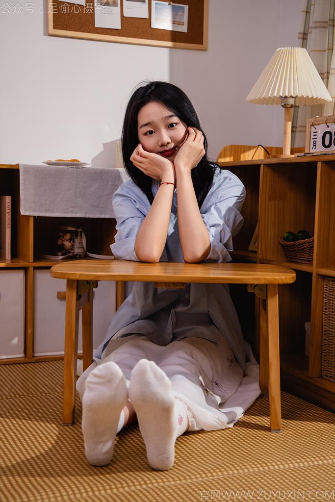 图片[14]-足愉心 NO.023 奶芙（搭配：蓝色衬衫、白色长裙、帆布鞋、白色棉袜、裸足）[110P] – 速更版-美库