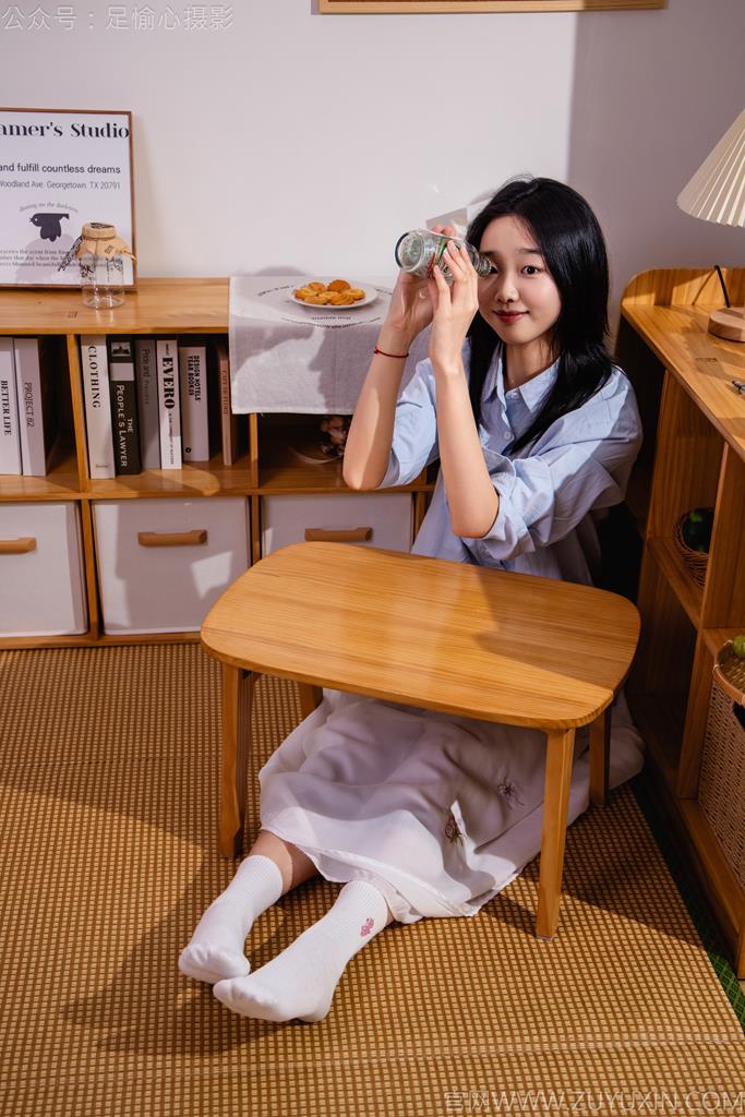 图片[16]-足愉心 NO.023 奶芙（搭配：蓝色衬衫、白色长裙、帆布鞋、白色棉袜、裸足）[110P] – 速更版-美库