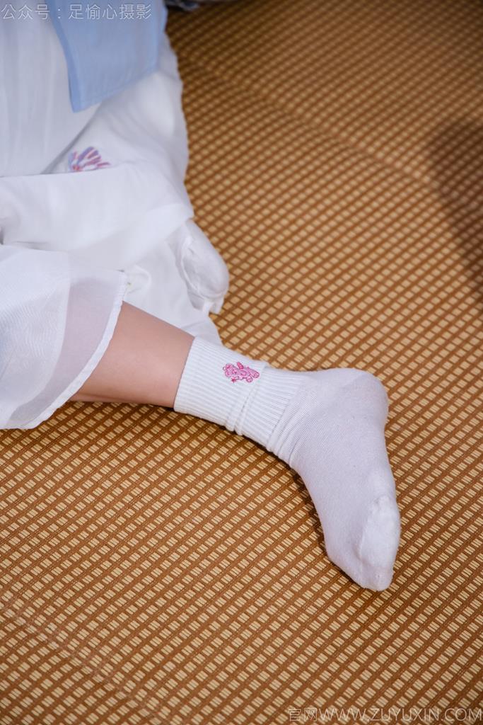 图片[22]-足愉心 NO.023 奶芙（搭配：蓝色衬衫、白色长裙、帆布鞋、白色棉袜、裸足）[110P] – 速更版-美库