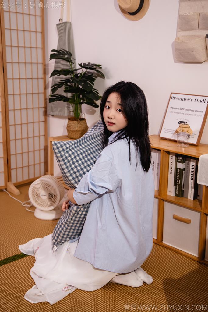 图片[26]-足愉心 NO.023 奶芙（搭配：蓝色衬衫、白色长裙、帆布鞋、白色棉袜、裸足）[110P] – 速更版-美库