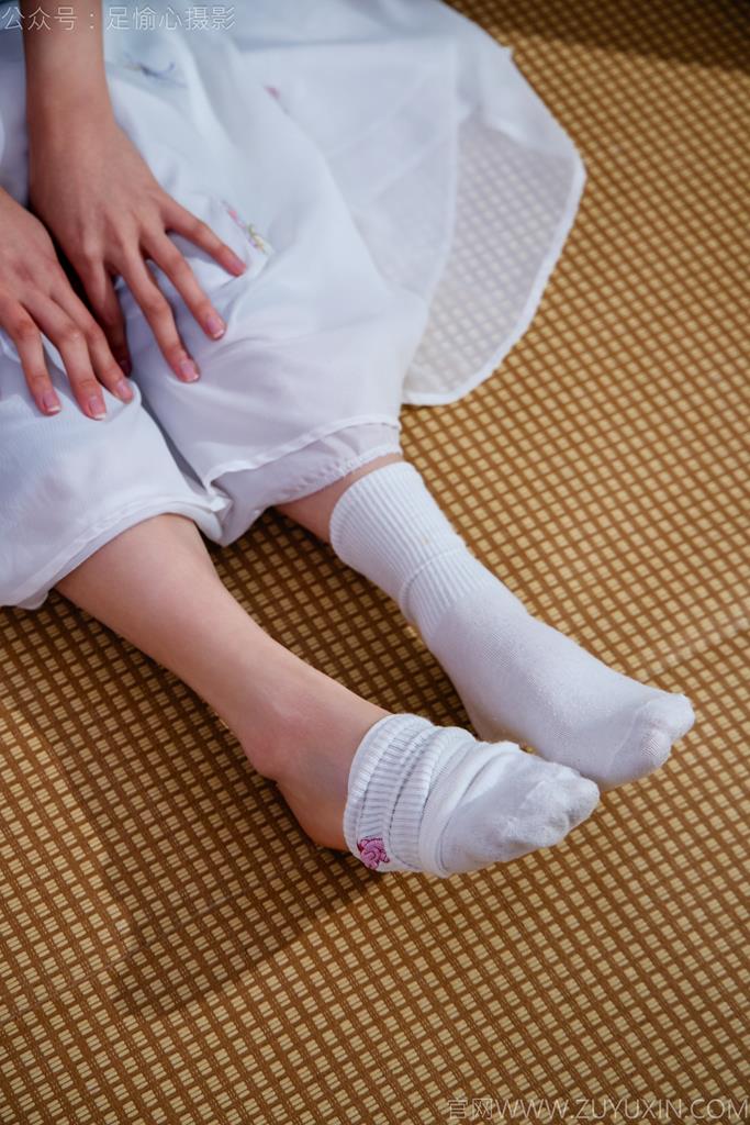 图片[32]-足愉心 NO.023 奶芙（搭配：蓝色衬衫、白色长裙、帆布鞋、白色棉袜、裸足）[110P] – 速更版-美库