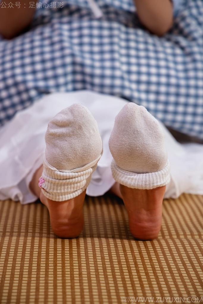 图片[34]-足愉心 NO.023 奶芙（搭配：蓝色衬衫、白色长裙、帆布鞋、白色棉袜、裸足）[110P] – 速更版-美库