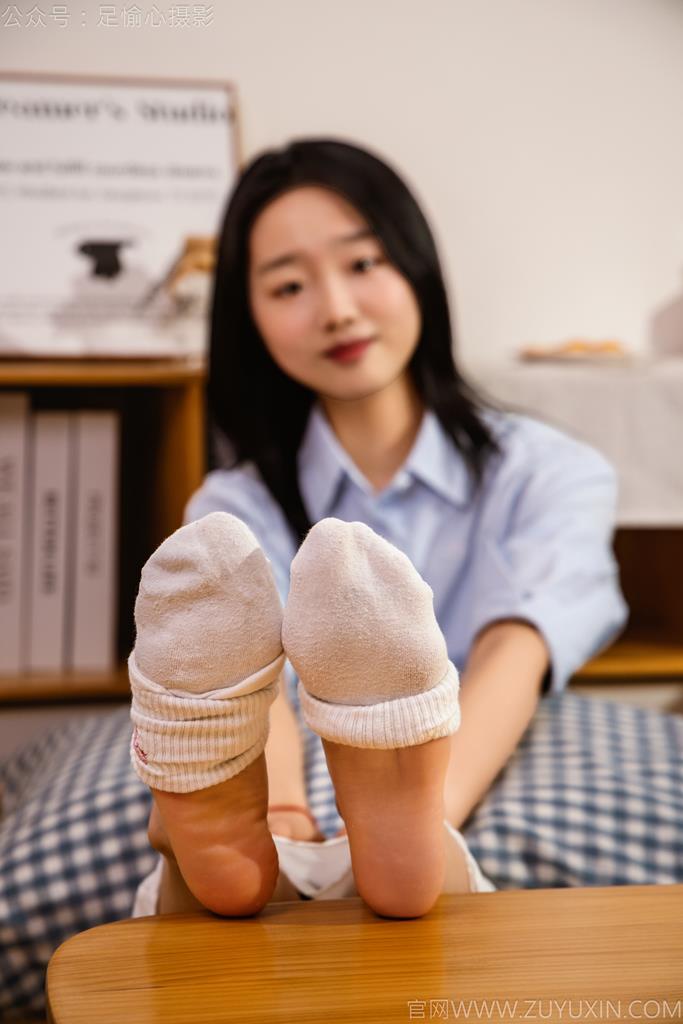 图片[37]-足愉心 NO.023 奶芙（搭配：蓝色衬衫、白色长裙、帆布鞋、白色棉袜、裸足）[110P] – 速更版-美库