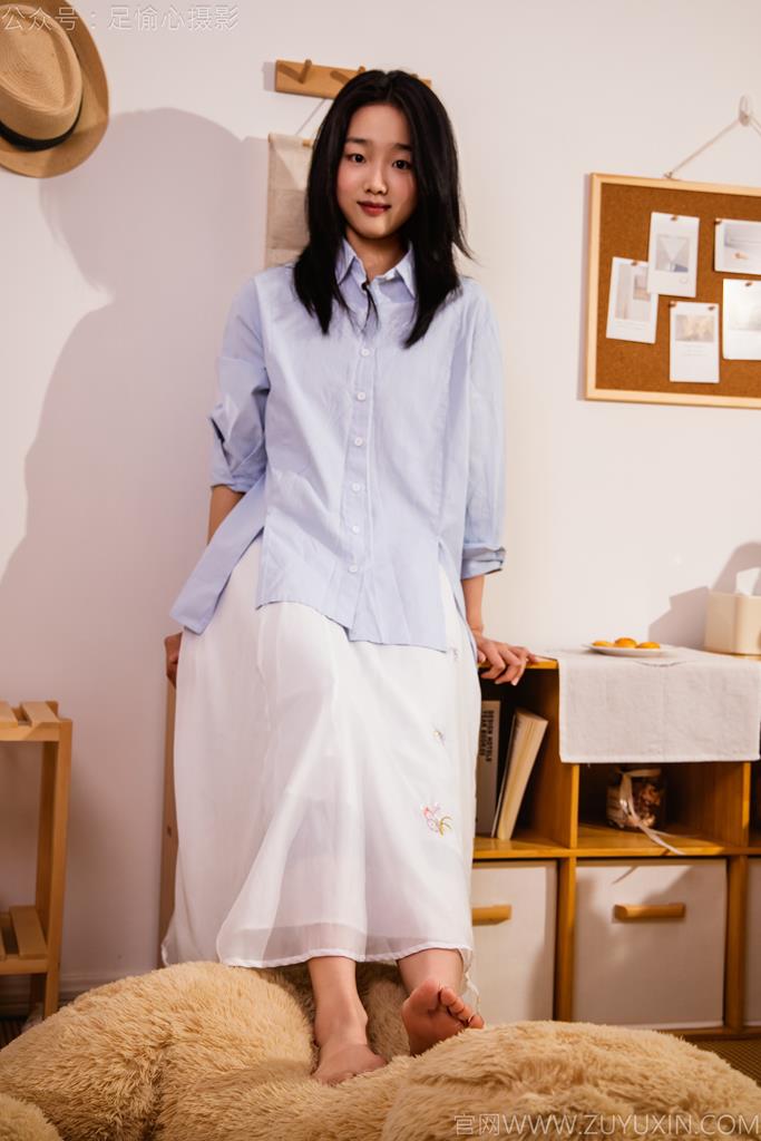 图片[61]-足愉心 NO.023 奶芙（搭配：蓝色衬衫、白色长裙、帆布鞋、白色棉袜、裸足）[110P] – 速更版-美库