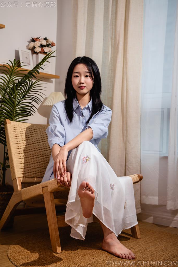 图片[71]-足愉心 NO.023 奶芙（搭配：蓝色衬衫、白色长裙、帆布鞋、白色棉袜、裸足）[110P] – 速更版-美库