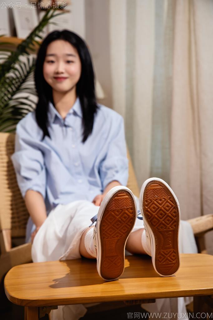 图片[75]-足愉心 NO.023 奶芙（搭配：蓝色衬衫、白色长裙、帆布鞋、白色棉袜、裸足）[110P] – 速更版-美库