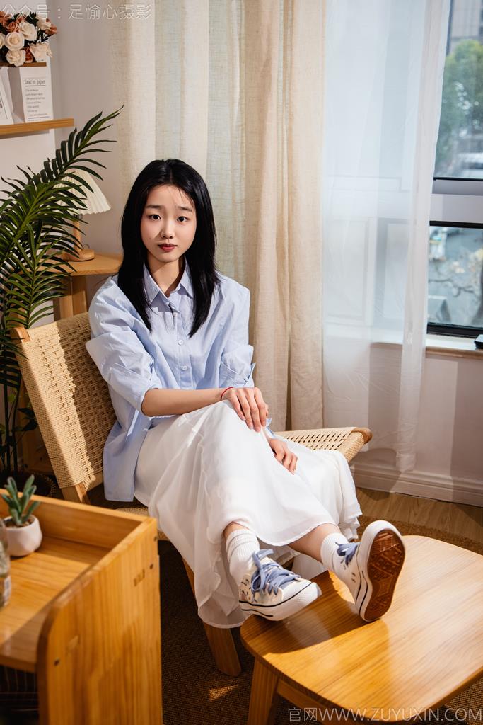 图片[76]-足愉心 NO.023 奶芙（搭配：蓝色衬衫、白色长裙、帆布鞋、白色棉袜、裸足）[110P] – 速更版-美库