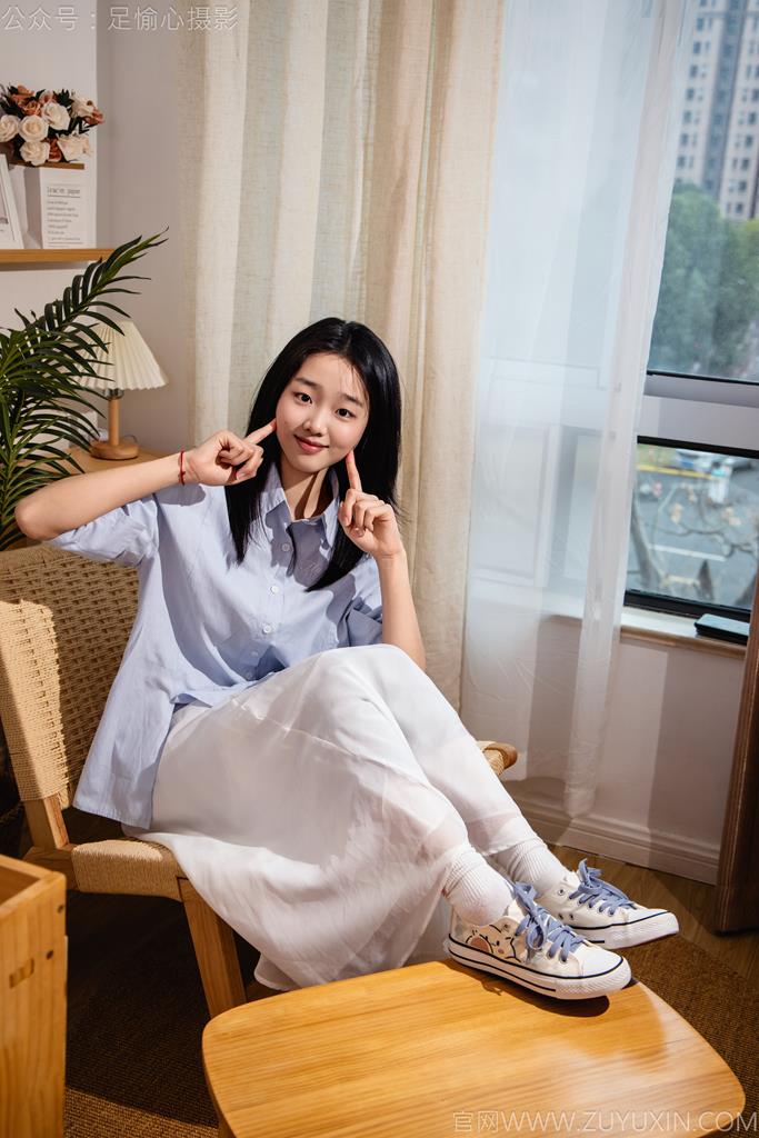 图片[79]-足愉心 NO.023 奶芙（搭配：蓝色衬衫、白色长裙、帆布鞋、白色棉袜、裸足）[110P] – 速更版-美库