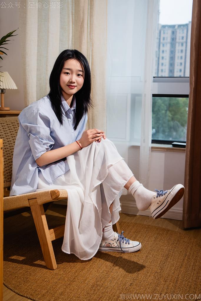 图片[85]-足愉心 NO.023 奶芙（搭配：蓝色衬衫、白色长裙、帆布鞋、白色棉袜、裸足）[110P] – 速更版-美库
