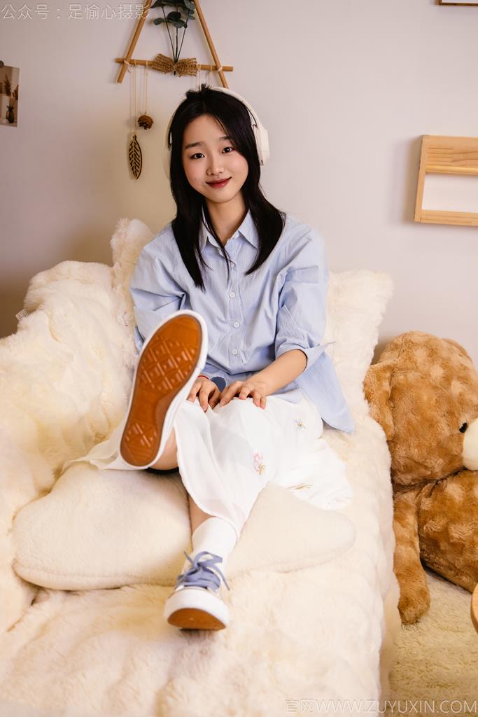 图片[101]-足愉心 NO.023 奶芙（搭配：蓝色衬衫、白色长裙、帆布鞋、白色棉袜、裸足）[110P] – 速更版-美库