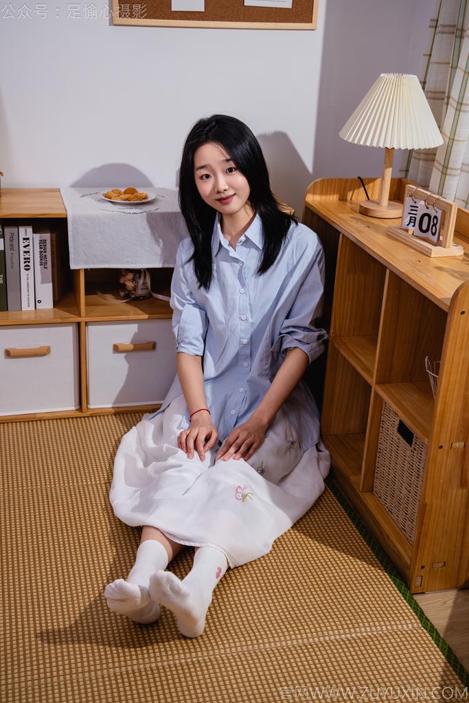 图片[107]-足愉心 NO.023 奶芙（搭配：蓝色衬衫、白色长裙、帆布鞋、白色棉袜、裸足）[110P] – 速更版-美库