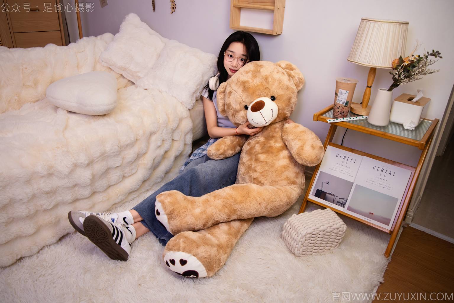 图片[10]-足愉心 NO.027 奶芙（搭配：白色T恤、牛仔长裤、德训鞋、白色棉袜、裸足）[110P] – 速更版-美库