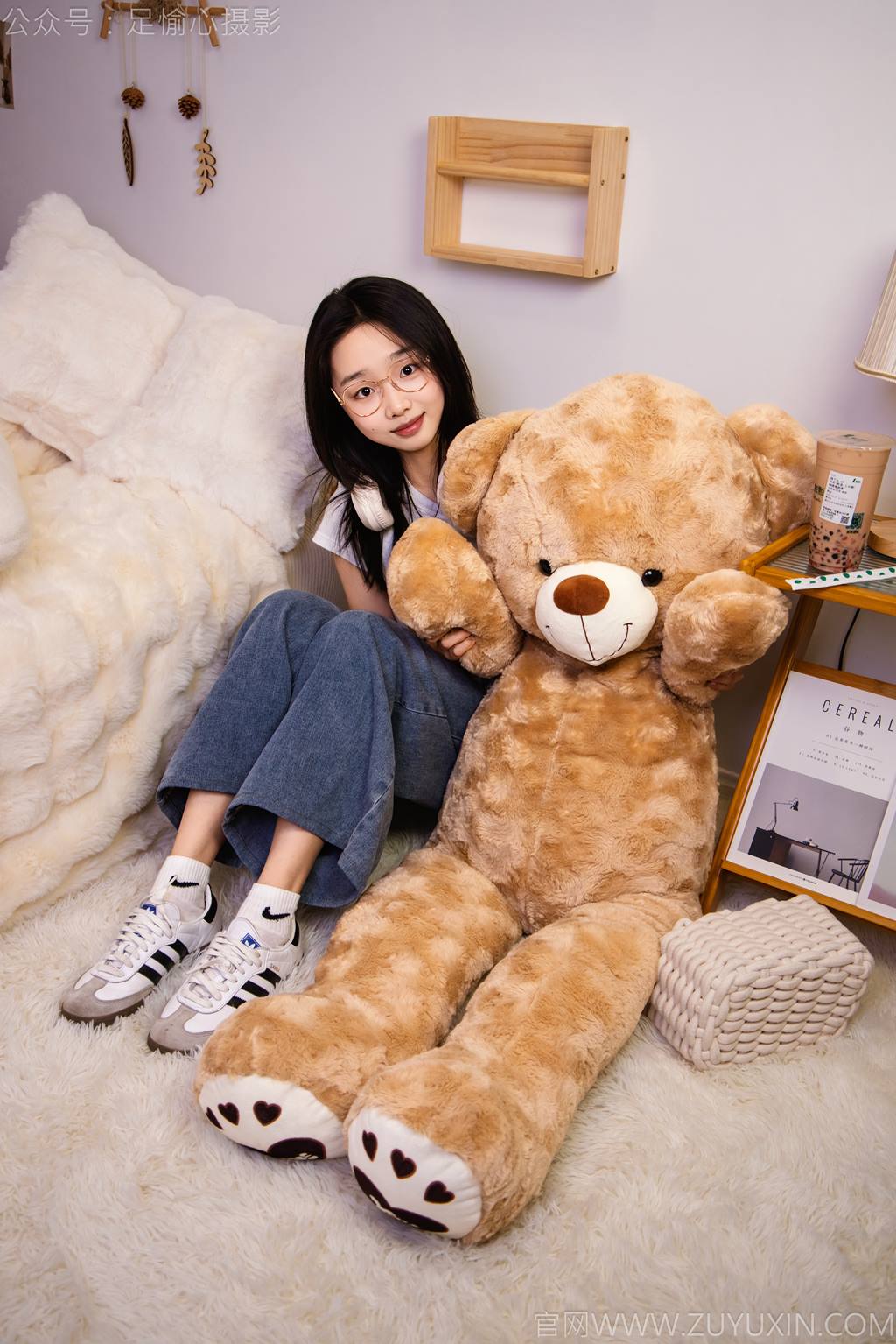 图片[11]-足愉心 NO.027 奶芙（搭配：白色T恤、牛仔长裤、德训鞋、白色棉袜、裸足）[110P] – 速更版-美库